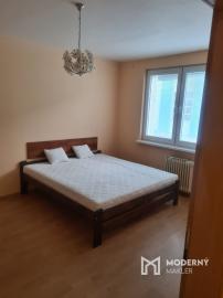 Na prenájom zariadený 1 izb byt na ul. SNP v Tr. Tepliciach.