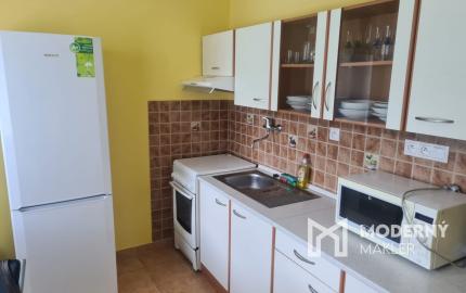 Na prenájom zariadený 1 izb byt na ul. SNP v Tr. Tepliciach.