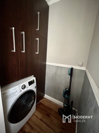 PREDANÝ! Nadštandardné bývanie v byte s vlastnou záhradou, garážou aj vonkajším parkovacím miestom