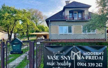 Rodinný dom v Trenčianskych Stankovciach na rovinatom pozemku 25x60m
