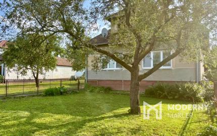 Rodinný dom v Trenčianskych Stankovciach na rovinatom pozemku 25x60m