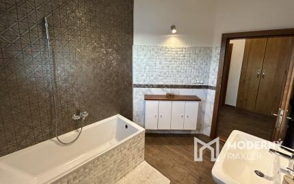 Moderný 2-podlažný rodinný dom s investičným potenciálom