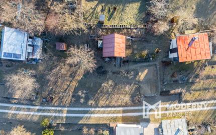 Na predaj rekreačná chatka so súkromným pozemkom v Beckove.