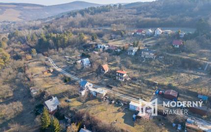 Na predaj rekreačná chatka so súkromným pozemkom v Beckove.