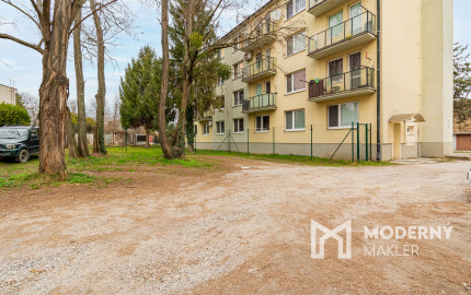 Na predaj 4-izbový byt s bytovou jednotkou v Bernolákove