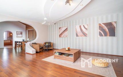 Na predaj dvojgeneračný rodinný dom s jedinečným interiérom v Lozorne