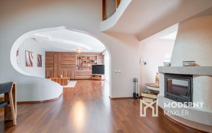 Na predaj dvojgeneračný rodinný dom s jedinečným interiérom v Lozorne