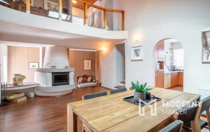 Na predaj dvojgeneračný rodinný dom s jedinečným interiérom v Lozorne