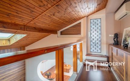 Na predaj dvojgeneračný rodinný dom s jedinečným interiérom v Lozorne