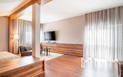 Na predaj dvojgeneračný rodinný dom s jedinečným interiérom v Lozorne