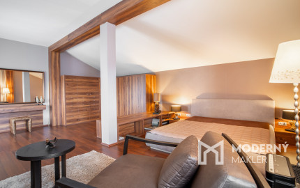 Na predaj dvojgeneračný rodinný dom s jedinečným interiérom v Lozorne