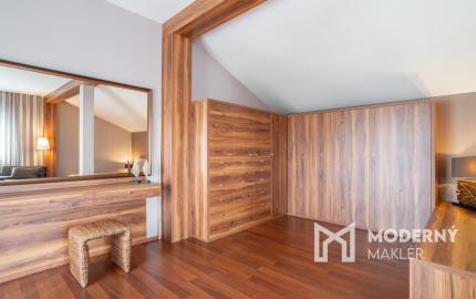 Na predaj dvojgeneračný rodinný dom s jedinečným interiérom v Lozorne