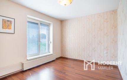 Na predaj dvojgeneračný rodinný dom s jedinečným interiérom v Lozorne