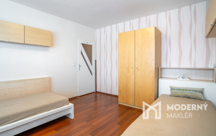 Na predaj dvojgeneračný rodinný dom s jedinečným interiérom v Lozorne