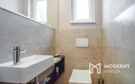 Na predaj dvojgeneračný rodinný dom s jedinečným interiérom v Lozorne