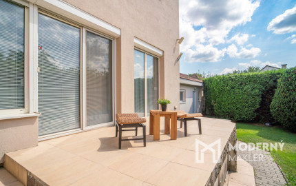 Na predaj dvojgeneračný rodinný dom s jedinečným interiérom v Lozorne