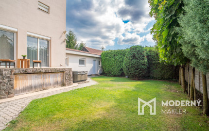 Na predaj dvojgeneračný rodinný dom s jedinečným interiérom v Lozorne