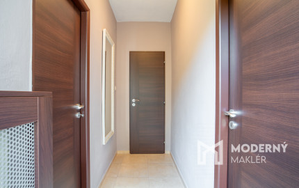 Na predaj dvojgeneračný rodinný dom s jedinečným interiérom v Lozorne