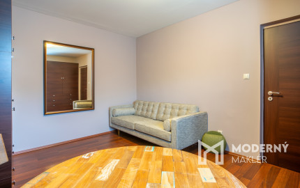 Na predaj dvojgeneračný rodinný dom s jedinečným interiérom v Lozorne