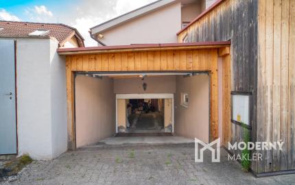 Na predaj dvojgeneračný rodinný dom s jedinečným interiérom v Lozorne