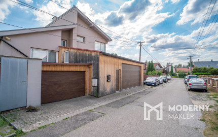 Na predaj dvojgeneračný rodinný dom s jedinečným interiérom v Lozorne