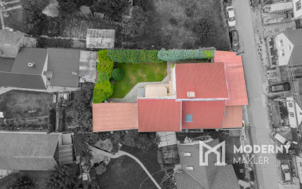 Na predaj dvojgeneračný rodinný dom s jedinečným interiérom v Lozorne