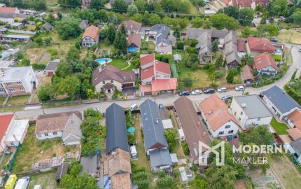 Na predaj dvojgeneračný rodinný dom s jedinečným interiérom v Lozorne