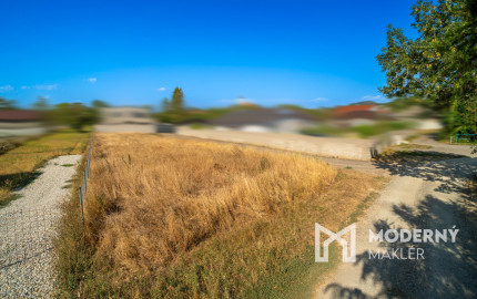 Na predaj slnečný pozemok neďaleko Malaciek vhodný na výstavbu rodinného domu