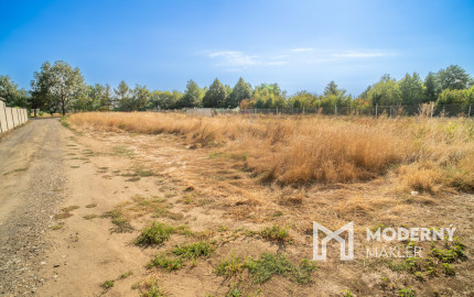 Na predaj slnečný pozemok neďaleko Malaciek vhodný na výstavbu rodinného domu