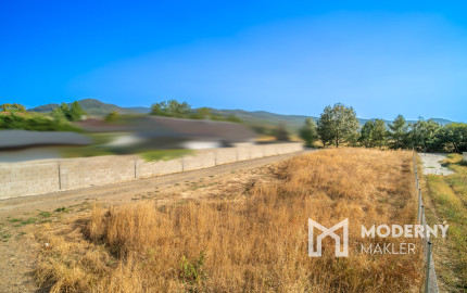 Na predaj slnečný pozemok neďaleko Malaciek vhodný na výstavbu rodinného domu