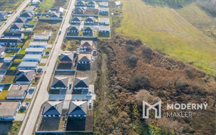 Na predaj rovinaté pozemky vhodné na výstavbu rodinných domov obci Malé Leváre