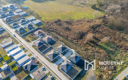 Na predaj rovinaté pozemky vhodné na výstavbu rodinných domov obci Malé Leváre