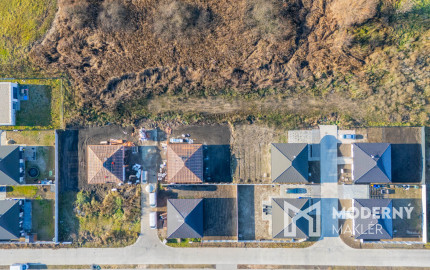 Na predaj rovinaté pozemky vhodné na výstavbu rodinných domov obci Malé Leváre