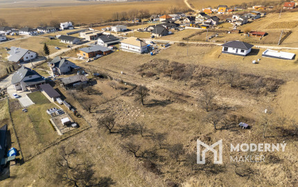 Na predaj veľkorysý pozemok v obci Šarišské Sokolovce