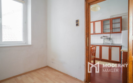 Na predaj priestranný 2,5-izbový byt v historickej budove Starého Mesta