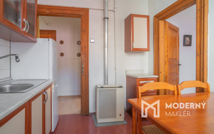 Na predaj priestranný 2,5-izbový byt v historickej budove Starého Mesta