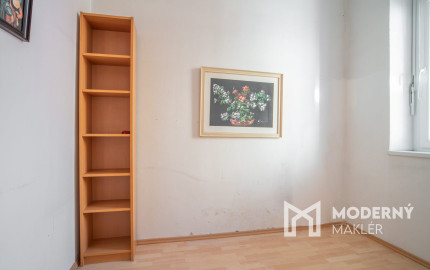 Na predaj priestranný 2,5-izbový byt v historickej budove Starého Mesta