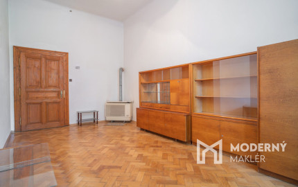 Na predaj priestranný 2,5-izbový byt v historickej budove Starého Mesta