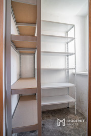 Na predaj priestranný 2,5-izbový byt v historickej budove Starého Mesta