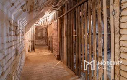 Na predaj priestranný 2,5-izbový byt v historickej budove Starého Mesta