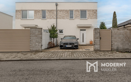 Na predaj štýlová 3-izbová časť dvojdomu v pokojnej časti obce Rovinka