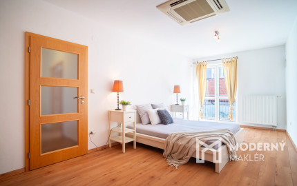 Na predaj nadštandardný 4-izbový byt s garážovým parkovacím státím v Starom Meste