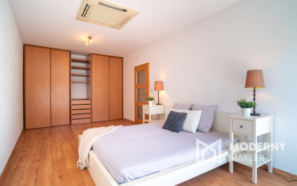 Na predaj nadštandardný 4-izbový byt s garážovým parkovacím státím v Starom Meste