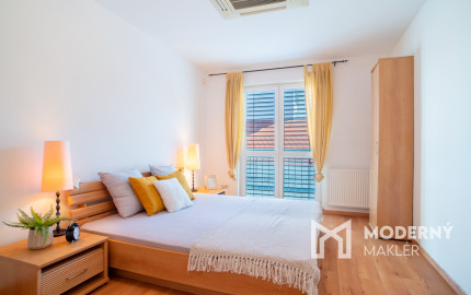 Na predaj nadštandardný 4-izbový byt s garážovým parkovacím státím v Starom Meste