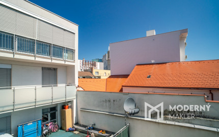 Na predaj nadštandardný 4-izbový byt s garážovým parkovacím státím v Starom Meste