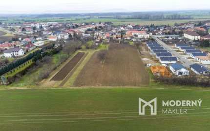 Na predaj investičný pozemok vhodný na výstavbu niekoľkých rodinných domov v obci Dolné Zelenice