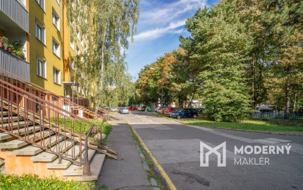 Na prenájom zrekonštruovaný 1-izbový byt s veľkorysou loggiou v tichej časti Dúbravky