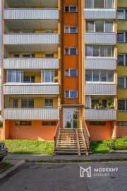 Na prenájom zrekonštruovaný 1-izbový byt s veľkorysou loggiou v tichej časti Dúbravky