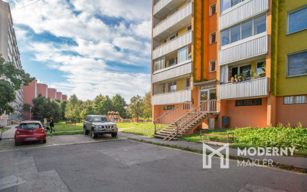 Na prenájom zrekonštruovaný 1-izbový byt s veľkorysou loggiou v tichej časti Dúbravky