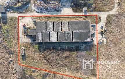 Na predaj veľkorysý pozemok s poľnohospodárskou budovou v obci Vydrany vhodný aj pre developerov